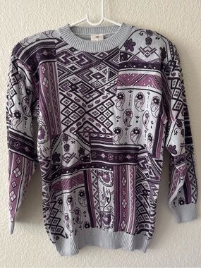 NWT Vintage Women’s Patterned Crewneck Sweater in Light Gray and Purple